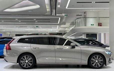 Volvo V60 II, 2021 год, 3 150 000 рублей, 7 фотография