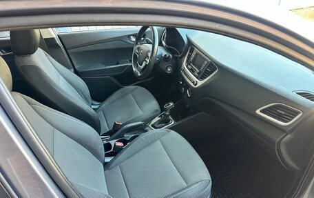 Hyundai Solaris II рестайлинг, 2018 год, 810 000 рублей, 3 фотография