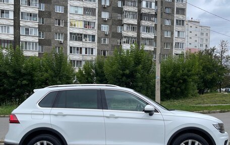Volkswagen Tiguan II, 2017 год, 2 490 000 рублей, 3 фотография