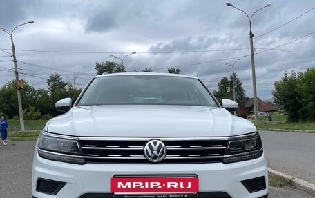 Volkswagen Tiguan II, 2017 год, 2 490 000 рублей, 2 фотография