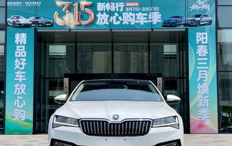 Skoda Superb III рестайлинг, 2022 год, 1 790 000 рублей, 2 фотография