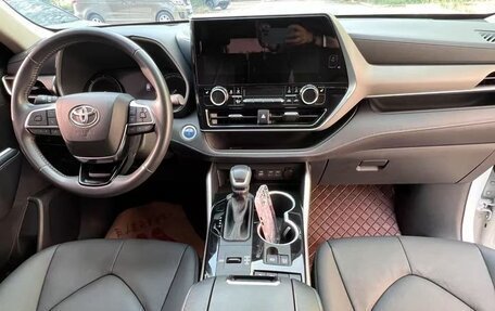 Toyota Highlander, 2022 год, 3 540 690 рублей, 8 фотография