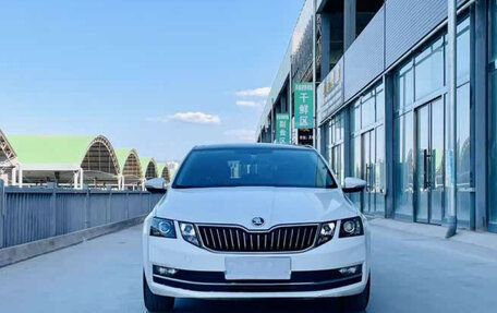 Skoda Octavia, 2022 год, 1 450 000 рублей, 2 фотография