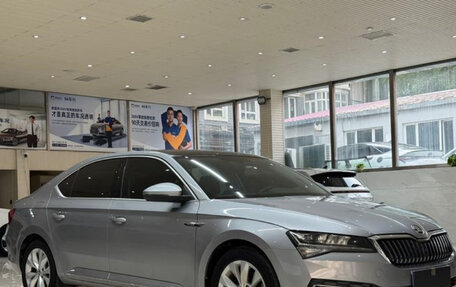 Skoda Superb III рестайлинг, 2022 год, 1 720 000 рублей, 3 фотография