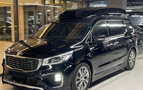 KIA Carnival III, 2020 год, 2 000 000 рублей, 1 фотография