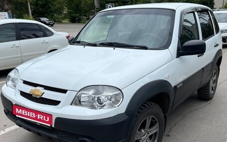 Chevrolet Niva I рестайлинг, 2017 год, 780 000 рублей, 3 фотография