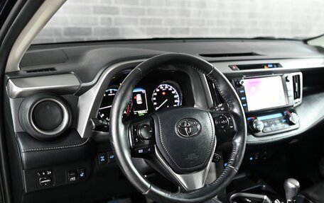 Toyota RAV4, 2018 год, 2 185 000 рублей, 12 фотография