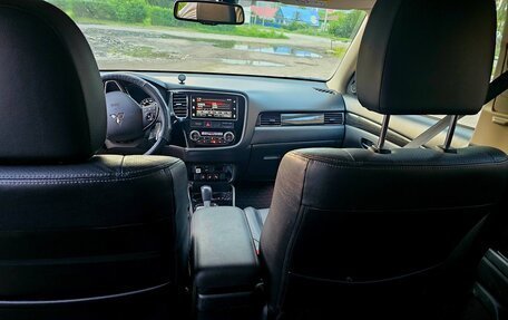 Mitsubishi Outlander III рестайлинг 3, 2017 год, 1 800 000 рублей, 7 фотография