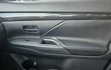 Mitsubishi Outlander III рестайлинг 3, 2017 год, 1 800 000 рублей, 8 фотография