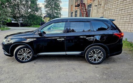 Mitsubishi Outlander III рестайлинг 3, 2017 год, 1 800 000 рублей, 4 фотография