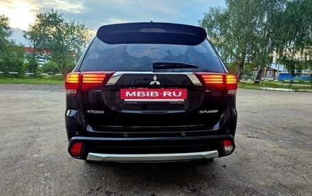 Mitsubishi Outlander III рестайлинг 3, 2017 год, 1 800 000 рублей, 2 фотография