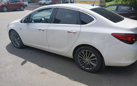 Opel Astra J, 2012 год, 690 000 рублей, 4 фотография