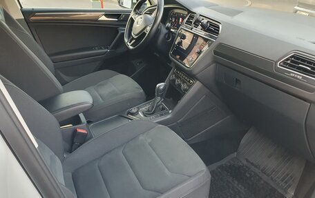 Volkswagen Tiguan II, 2018 год, 2 600 000 рублей, 2 фотография