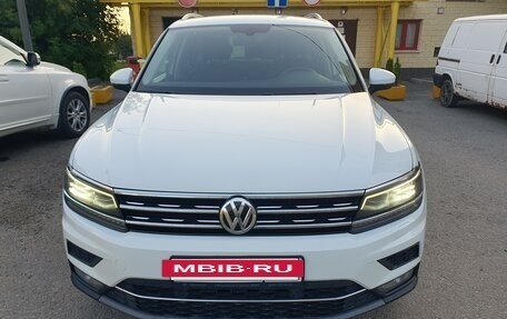 Volkswagen Tiguan II, 2018 год, 2 600 000 рублей, 3 фотография