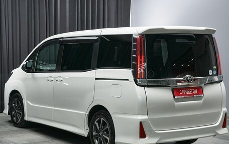 Toyota Noah III, 2018 год, 2 699 000 рублей, 6 фотография