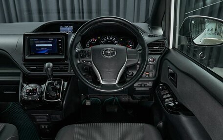 Toyota Noah III, 2018 год, 2 699 000 рублей, 8 фотография