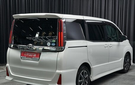 Toyota Noah III, 2018 год, 2 699 000 рублей, 4 фотография
