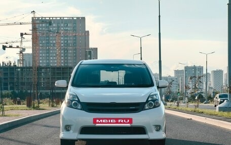 Toyota ISis I, 2010 год, 1 399 999 рублей, 2 фотография