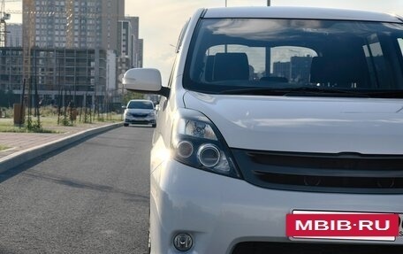 Toyota ISis I, 2010 год, 1 399 999 рублей, 4 фотография