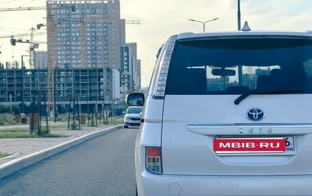 Toyota ISis I, 2010 год, 1 399 999 рублей, 13 фотография
