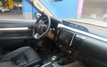 Toyota Hilux VIII, 2016 год, 2 890 000 рублей, 12 фотография