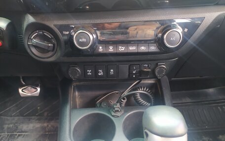 Toyota Hilux VIII, 2016 год, 2 890 000 рублей, 15 фотография