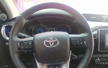 Toyota Hilux VIII, 2016 год, 2 890 000 рублей, 16 фотография