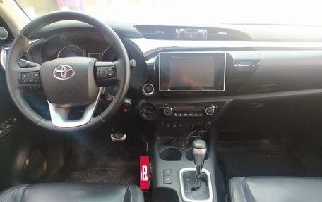 Toyota Hilux VIII, 2016 год, 2 890 000 рублей, 14 фотография