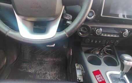 Toyota Hilux VIII, 2016 год, 2 890 000 рублей, 17 фотография