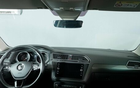 Volkswagen Tiguan II, 2018 год, 2 589 200 рублей, 6 фотография