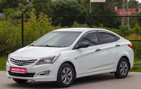 Hyundai Solaris II рестайлинг, 2015 год, 895 000 рублей, 1 фотография