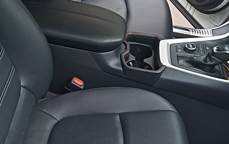 Toyota RAV4, 2020 год, 3 300 000 рублей, 9 фотография