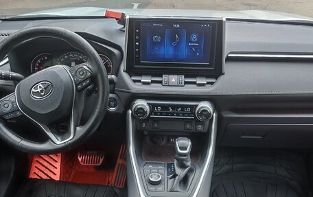 Toyota RAV4, 2020 год, 3 300 000 рублей, 6 фотография