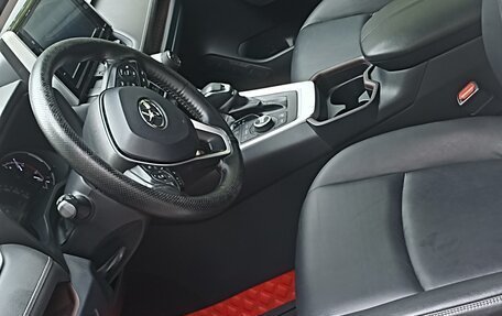 Toyota RAV4, 2020 год, 3 300 000 рублей, 10 фотография