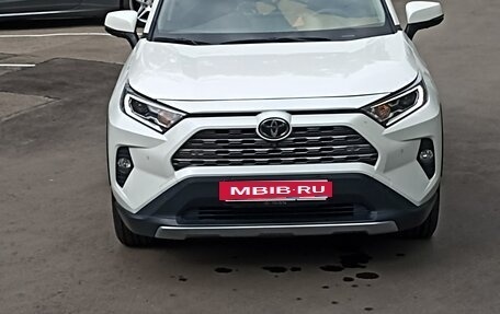 Toyota RAV4, 2020 год, 3 300 000 рублей, 2 фотография