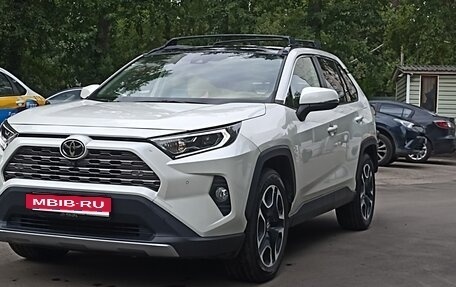 Toyota RAV4, 2020 год, 3 300 000 рублей, 5 фотография