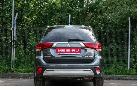 Mitsubishi Outlander III рестайлинг 3, 2020 год, 1 899 000 рублей, 4 фотография