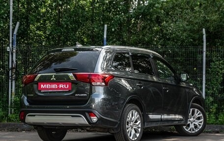 Mitsubishi Outlander III рестайлинг 3, 2020 год, 1 899 000 рублей, 2 фотография