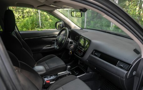 Mitsubishi Outlander III рестайлинг 3, 2020 год, 1 899 000 рублей, 13 фотография