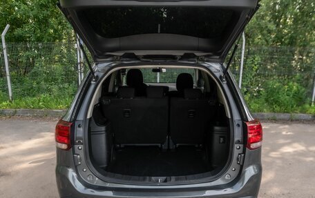 Mitsubishi Outlander III рестайлинг 3, 2020 год, 1 899 000 рублей, 14 фотография