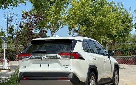 Toyota RAV4, 2021 год, 3 280 000 рублей, 4 фотография