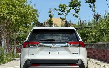 Toyota RAV4, 2021 год, 3 280 000 рублей, 5 фотография