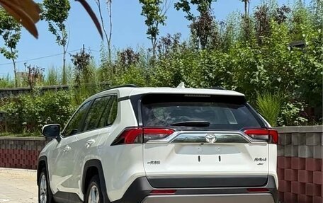 Toyota RAV4, 2021 год, 3 280 000 рублей, 6 фотография