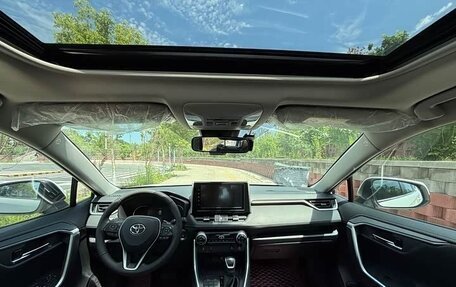 Toyota RAV4, 2021 год, 3 280 000 рублей, 10 фотография