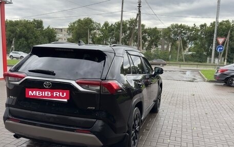 Toyota RAV4, 2021 год, 2 650 000 рублей, 7 фотография