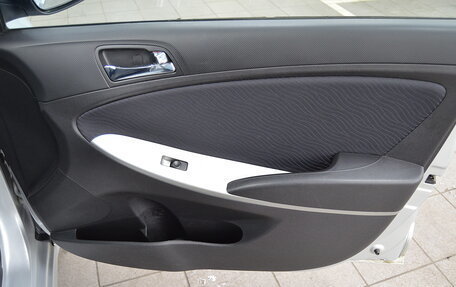 Hyundai Solaris II рестайлинг, 2011 год, 710 000 рублей, 21 фотография