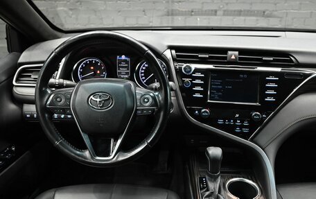 Toyota Camry, 2019 год, 2 500 000 рублей, 18 фотография