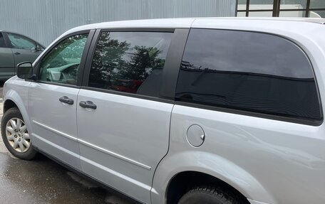 Chrysler Town & Country V рестайлинг, 2008 год, 1 250 000 рублей, 2 фотография