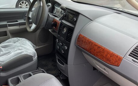 Chrysler Town & Country V рестайлинг, 2008 год, 1 250 000 рублей, 8 фотография