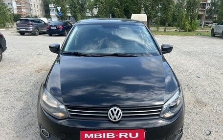 Volkswagen Polo VI (EU Market), 2012 год, 700 000 рублей, 2 фотография